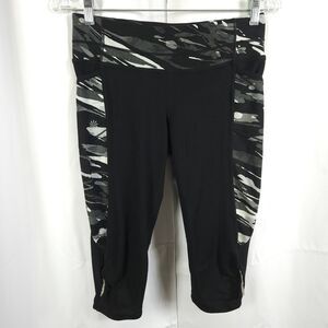 Athleta Spliced Fire Be Capri Leggings Black Camo Womens Small 28x16.5